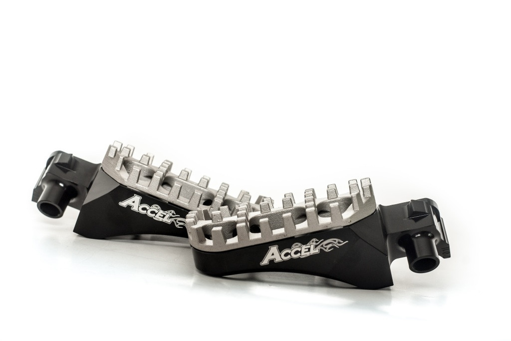 ACCEL ПІДНІЖКИ ДЛЯ YAMAHA YZ/YZF/WRF '01-'17, АЛЮМІНІЙ T7075 + СТАЛЬ, колір чорний, РЕГУЛЬОВАНА ШИРИНА (КОМПЛЕКТ З 2 ШТУК)