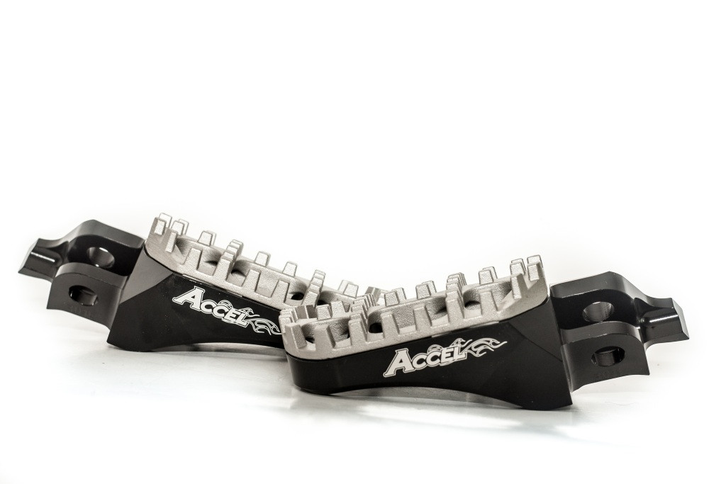 ACCEL ПІДНІЖКИ KAWASAKI KXF250 '05-'17, KXF450 '07-'17, T7075 АЛЮМІНІЙ, колір чорний, РЕГУЛЬОВАНА ШИРИНА - акція