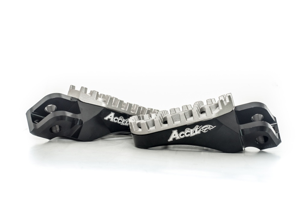 ACCEL ПІДНІЖКИ ДЛЯ KTM SX/SXF/EXC/EXCF '02-'15, РЕГУЛЬОВАНА ШИРИНА, колір чорний, (КОМПЛЕКТ З 2 ШТУК)